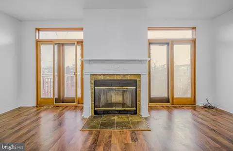 Living - 107 Mendel Ct, Bear, DE 19701 photo 2 of 5