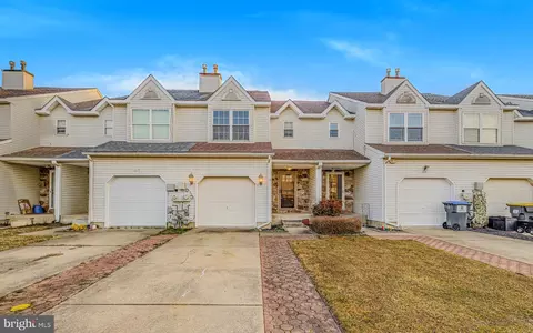 107 Mendel Ct, Bear, DE 19701