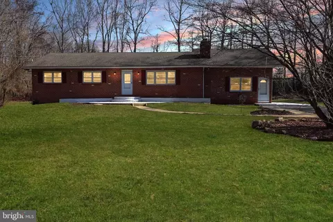 65 Woodside Ln, Bear, DE 19701