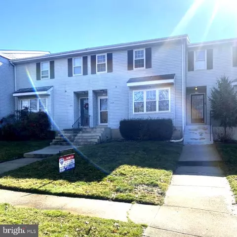 152 E Green Valley Cir, Newark, DE 19711