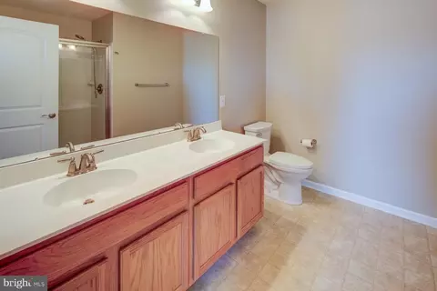 Bath - 306 Wilkinson Dr, Newark, DE 19702 photo 1 of 2