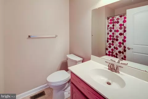 Bath - 306 Wilkinson Dr, Newark, DE 19702 photo 2 of 2