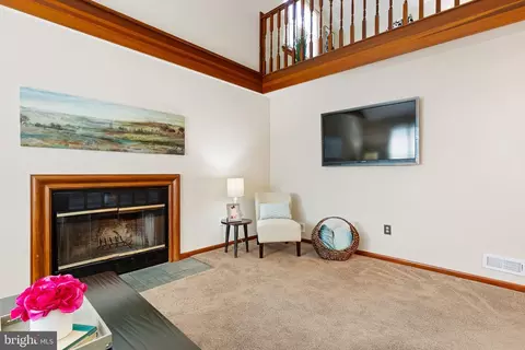 Living - 215 Palermo Dr, Bear, DE 19701 photo 4 of 6