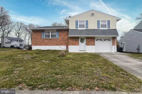 111 Stature Dr, Newark, DE 19713