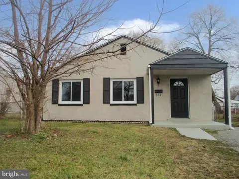 302 Mcginn Pl, New Castle, DE 19720