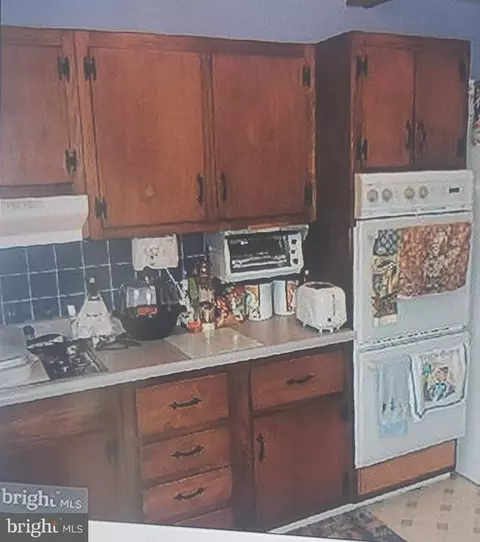 Kitchen - 214 Cloverlea Rd, Newark, DE 19711 photo 4 of 5