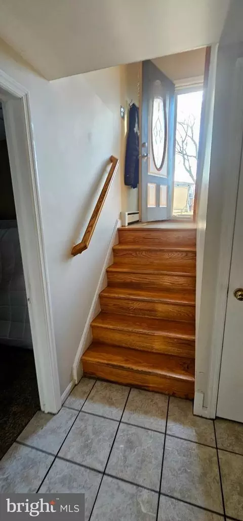 Entry Way - 214 Cloverlea Rd, Newark, DE 19711 photo 1 of 8