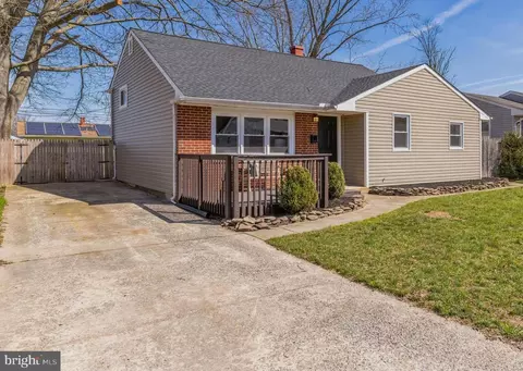 Exterior - 136 Kenmark Rd, Newark, DE 19713 photo 9 of 10