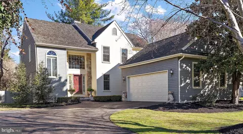 118 Ponds Ln, Wilmington, DE 19807