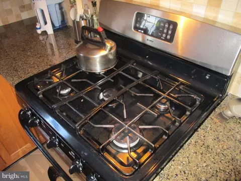 Kitchen - 49 Marble House Dr, Bear, DE 19701 photo 4 of 5