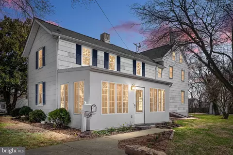 4 W Clairmont Dr, Newark, DE 19702