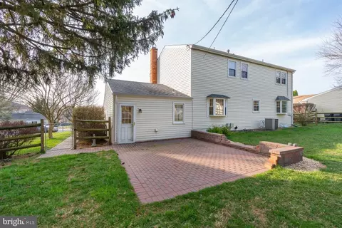 4 Eileen Dr, Newark, DE 19711 photo 2