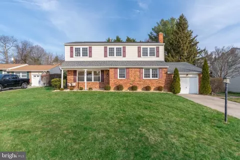 4 Eileen Dr, Newark, DE 19711