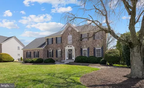 13 Bradley Dr, Wilmington, DE 19803