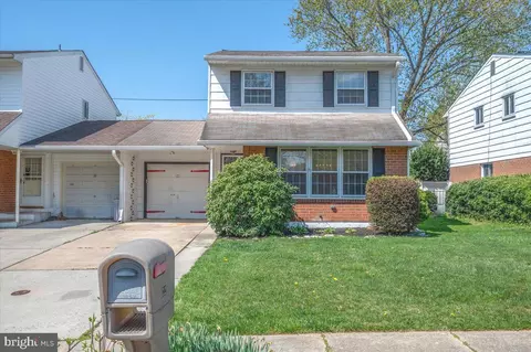 22 Greenbridge Dr, Newark, DE 19713