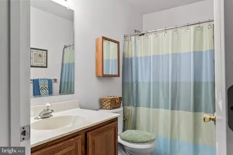 Bath - 9 Donegal Ct, Newark, DE 19711 photo 2 of 2