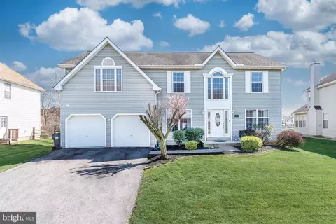 9 Moonlight Ct, Newark, DE 19702