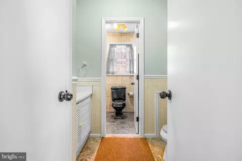 Entry Way - 123 N Hunter Forge Rd, Newark, DE 19713 photo 6 of 11