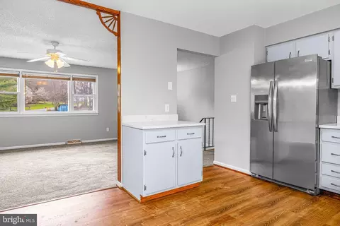 Entry Way - 123 N Hunter Forge Rd, Newark, DE 19713 photo 4 of 11