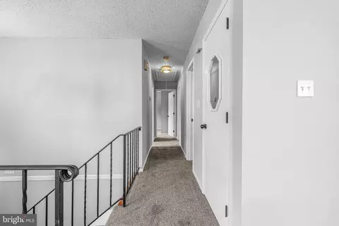 Entry Way - 123 N Hunter Forge Rd, Newark, DE 19713 photo 5 of 11