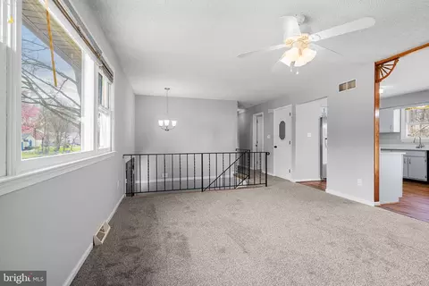 Entry Way - 123 N Hunter Forge Rd, Newark, DE 19713 photo 3 of 11