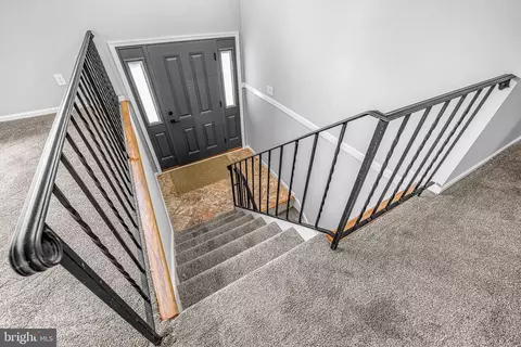 Entry Way - 123 N Hunter Forge Rd, Newark, DE 19713 photo 10 of 11