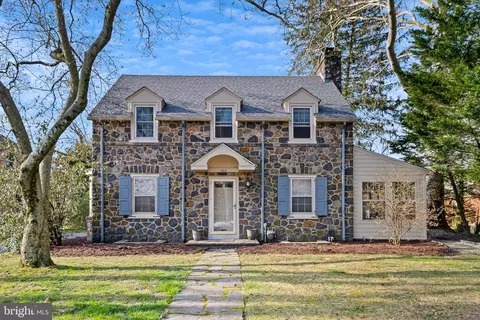 402 Irving Dr, Wilmington, DE 19802