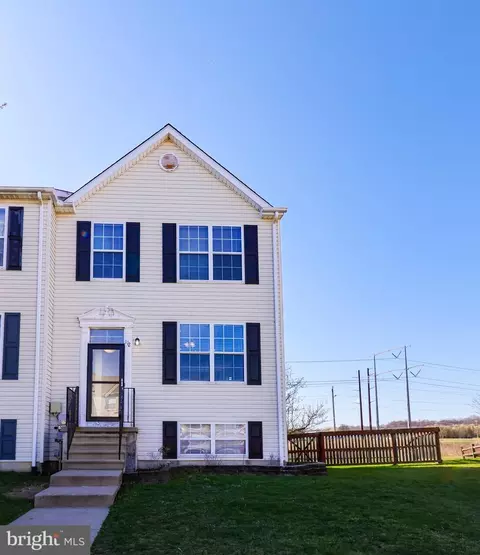 112 Versailles Ct, Newark, DE 19702
