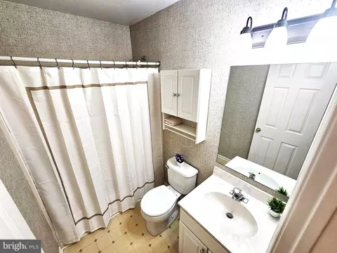Bath - 507 Daniels Ct, Bear, DE 19701 photo 2 of 2