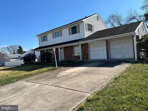 2302 Empire Dr, Wilmington, DE 19810