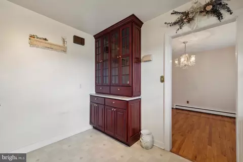 Entry Way - 114 Marta Dr, Newark, DE 19711 photo 5 of 6