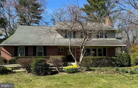 2113 Dunhill Dr, Wilmington, DE 19810