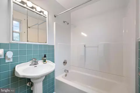 Bath - 9 Kitty Ln, Newark, DE 19713 photo 2 of 2