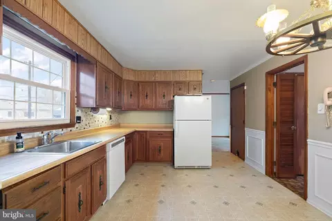 Kitchen - 9 Kitty Ln, Newark, DE 19713 photo 1 of 2
