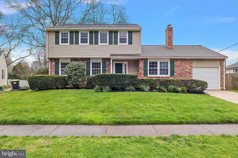 9 Kitty Ln, Newark, DE 19713