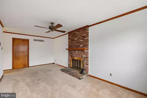 Living - 9 Kitty Ln, Newark, DE 19713 photo 1 of 1