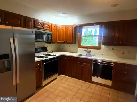 Kitchen - 25 Hillcroft Rd, Newark, DE 19711 photo 1 of 3