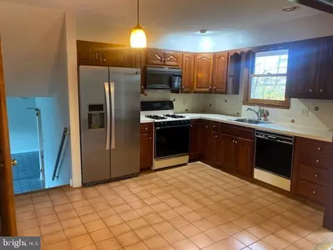Kitchen - 25 Hillcroft Rd, Newark, DE 19711 photo 3 of 3