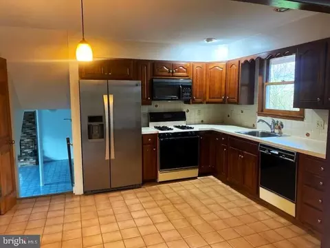 Kitchen - 25 Hillcroft Rd, Newark, DE 19711 photo 2 of 3