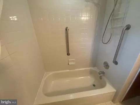 Bath - 25 Hillcroft Rd, Newark, DE 19711 photo 3 of 3
