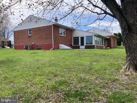 Exterior - 8 Pitcairn Pl, Newark, DE 19702 photo 2 of 8