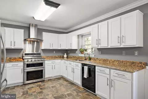 Kitchen - 1 Clover Mill Dr, Newark, DE 19702 photo 3 of 5