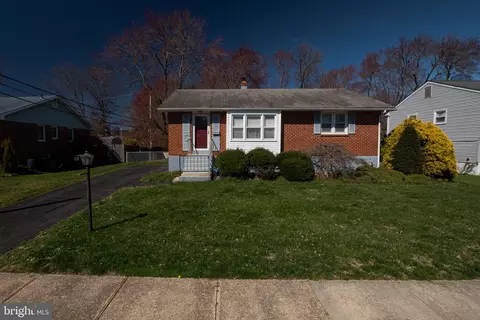 2008 Oak St, Wilmington, DE 19808