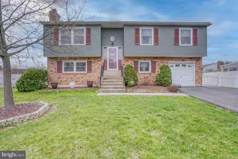 6 Galen Ct, Bear, DE 19701