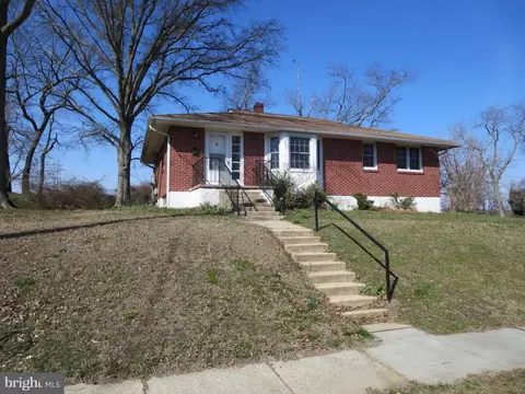 52 Woodhill Ct, Newark, DE 19711