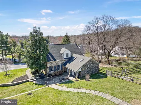 5 Taylors Mill Ln, Wilmington, DE 19808