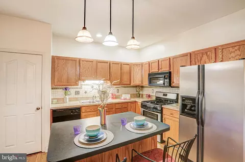 Kitchen - 438 Sweetman Dr, Bear, DE 19701 photo 6 of 10