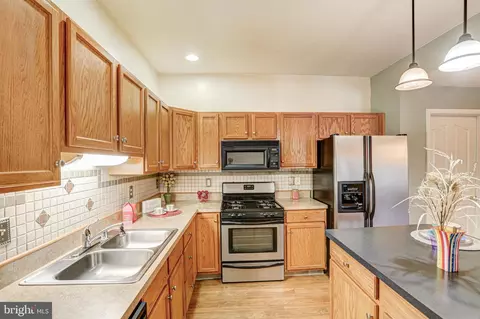 Kitchen - 438 Sweetman Dr, Bear, DE 19701 photo 7 of 10