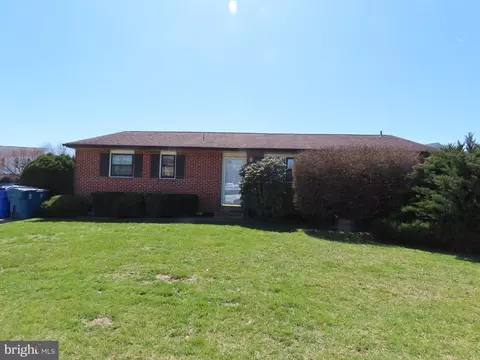2 Jamestowne Dr, Bear, DE 19701