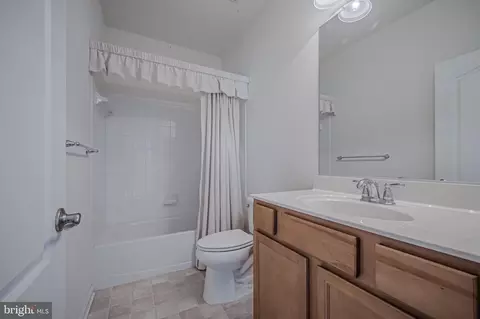 Bath - 178 Silver Maple Rd, Middletown, DE 19709 photo 2 of 2